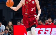 b体育app-周琦在防守端的作用无人可敌 范子铭的能力、状态与周琦相差较大